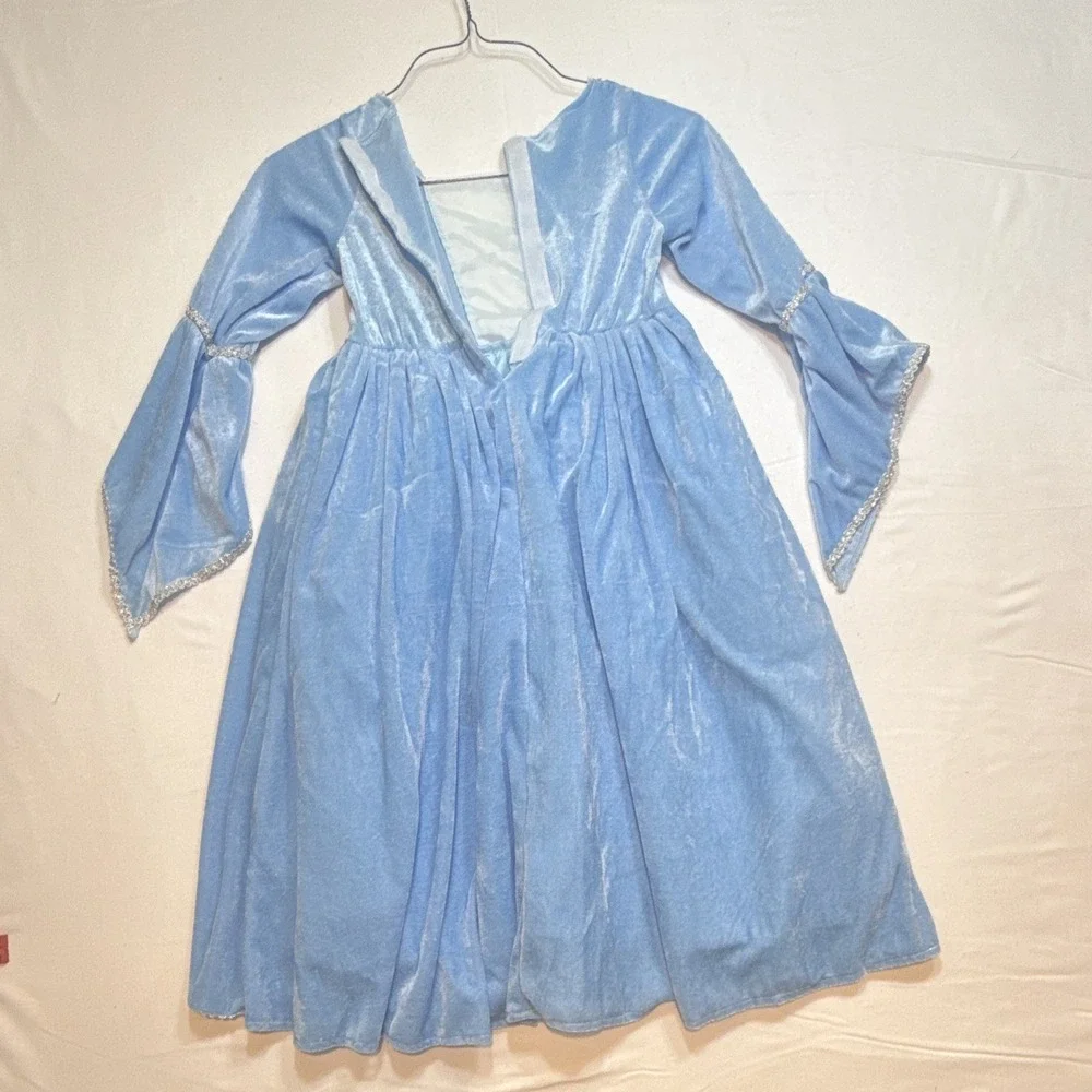 Girls Princess Costume Dress w/ removable Cape Size 6/8Y Blue/Silver medieval